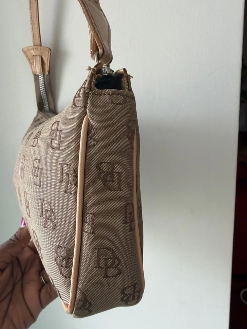 Vintage Made in ITALY Dooney & Bourke Beige Monogram Shoulder Bag - Picture 10 of 11